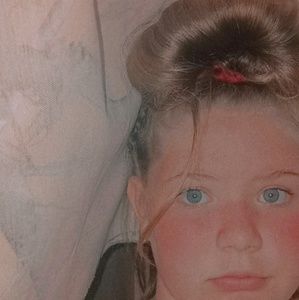 Meet your Posher, Chloe